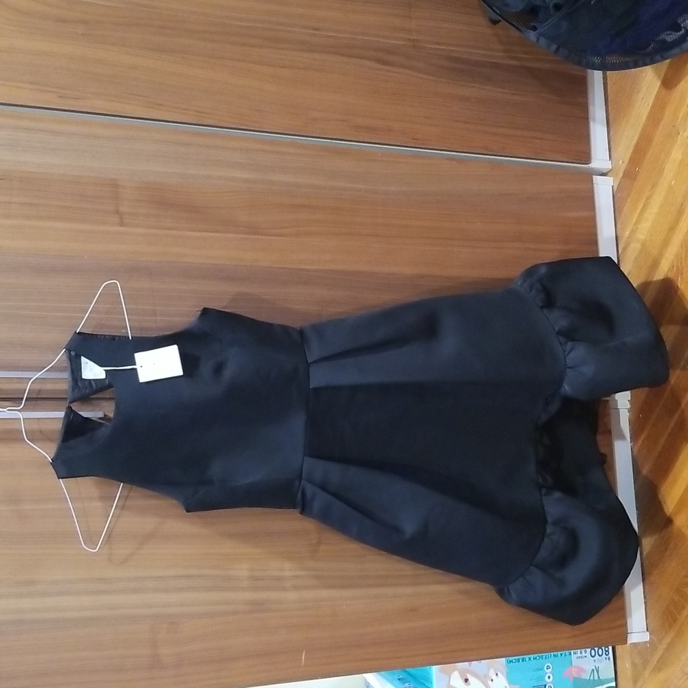 Kate Spade women dress size 2. New with tag. Zee